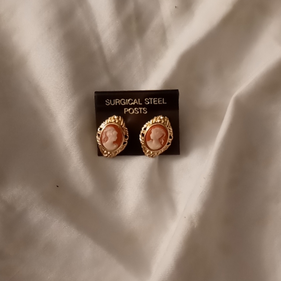 Earrings - Picture 1 of 2